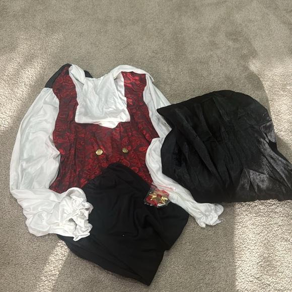 Men’s Transylvanian Vampire Costume - Picture 2 of 2